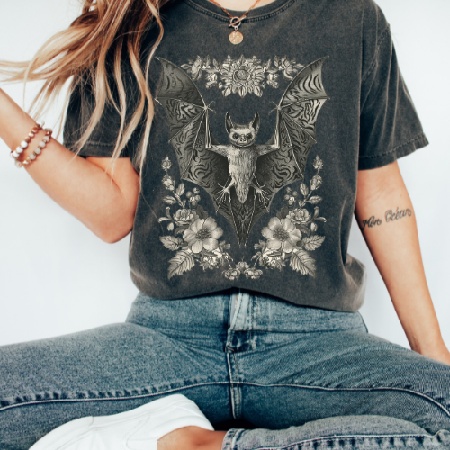 Gothic Bat Floral Unisex T-Shirt – Vintage Style Graphic Tee for Halloween and Everyday Wear