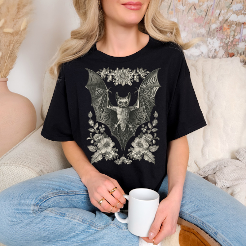 Gothic Bat Floral Unisex T-Shirt – Vintage Style Graphic Tee for Halloween and Everyday Wear